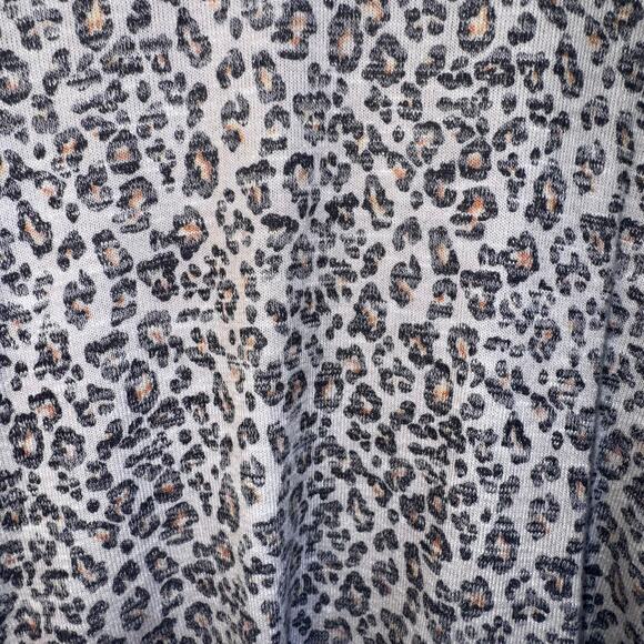 Z Supply XS Gray Brown Animal Print V-Neck Short Sleeve Top - Picture 3 of 4